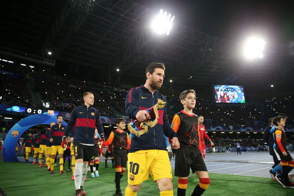 Messi, el Barça y el Napoli salen a la cancha del San Paolo para enfrentarse por la ida de los Octavos de Final.
