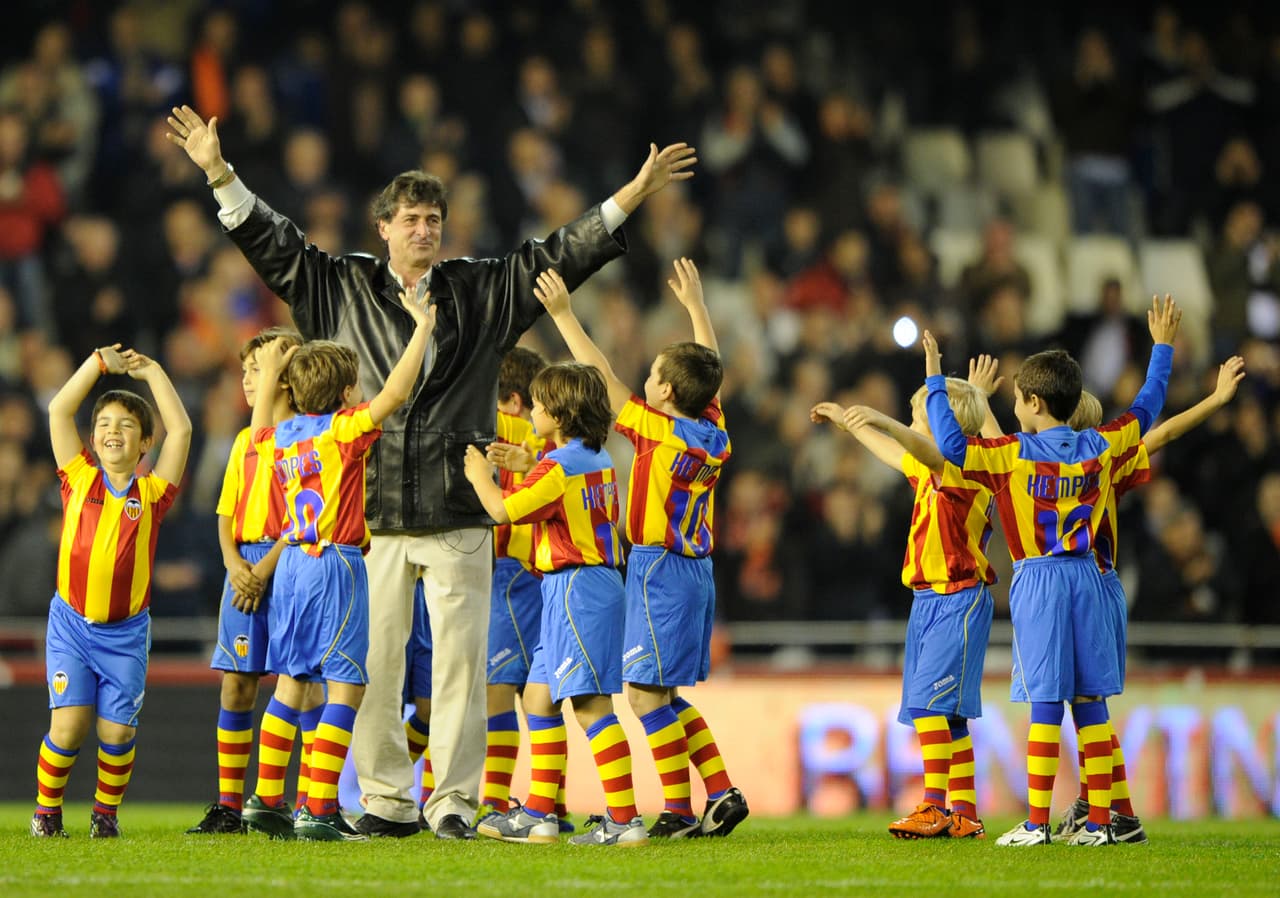 A pesar del paso del tiempo, Kempes aún sigue siendo un ídolo en Valencia de España, equipo en el que los jugadores latinoamericanos han demostrado que es posible ser una gran figura de los fanáticos 'che'.