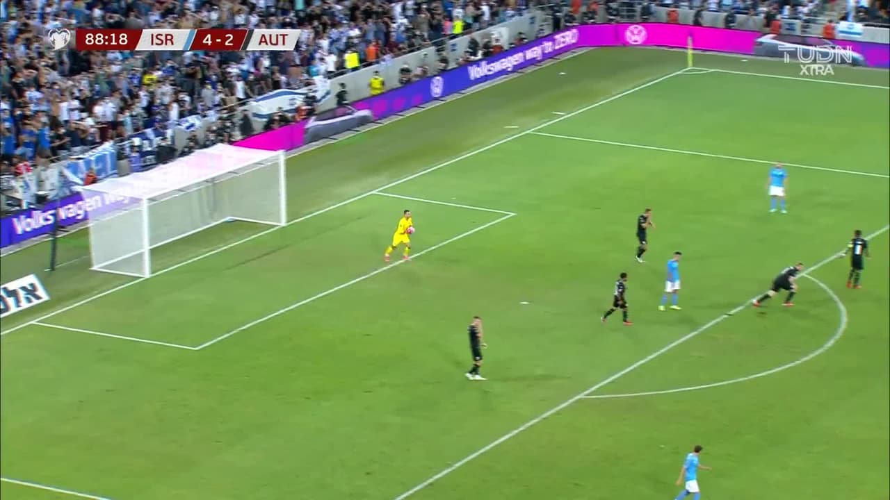 ¡TIRO ATAJADO! disparo por Eran Zahavi.