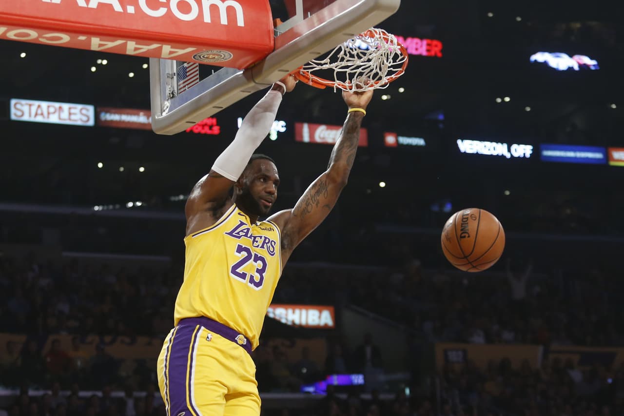 LeBron James fija récord de ‘triple-doble’ en la NBA