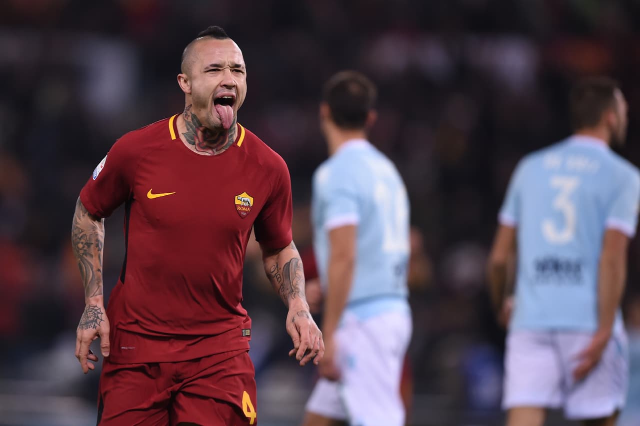 Roma's Belgian midfielder Radja Nainggolan celebrates after scoring during the Italian Serie A football match AS Roma vs Lazio on November 18, 2017 at the Olympic stadium in Rome. AS Roma won 2-1. / AFP PHOTO / Filippo MONTEFORTE (Photo credit should read FILIPPO MONTEFORTE/AFP/Getty Images)