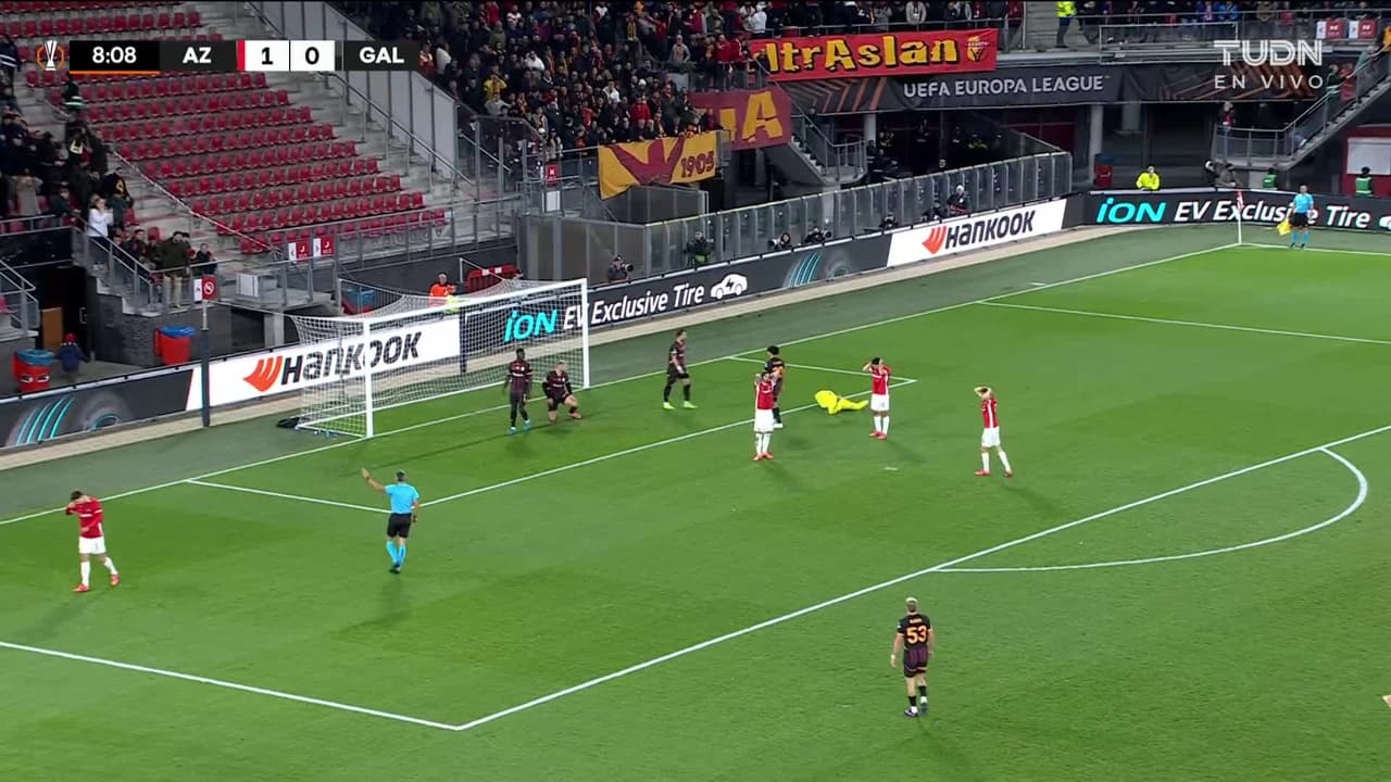 ¡TIRO ATAJADO! disparo por Mayckel Lahdo.