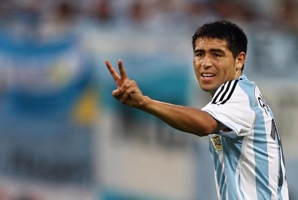 Con la selección de Argentina tuvo historias de contrastes, debido a que en las competencias de selecciones menores brilló con su habitual calidad, pero en la mayor nunca dio lo que todo mundo esperaba.