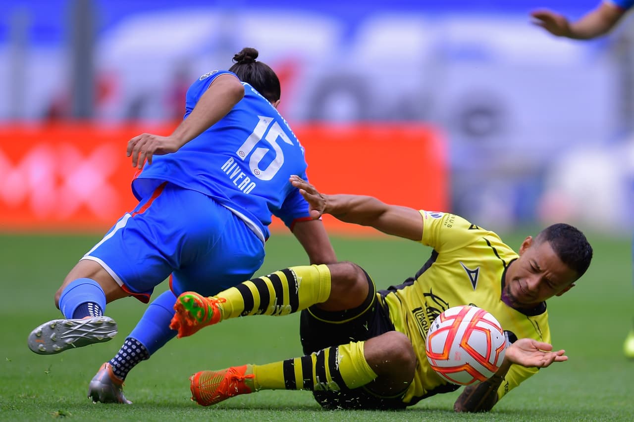 Cruz Azul logró un importante triunfo ante Mazatlán y se mantiene en la pelea por un boleto al Repechaje del Apertura 2022.