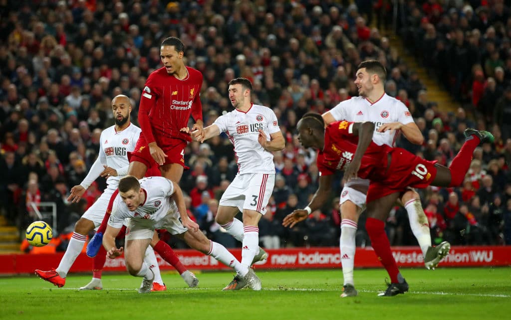 Con goles de Salah y Mané, los Reds ganan 2-0 al Sheffield United y siguen alejándose en la cima de la Premier League.