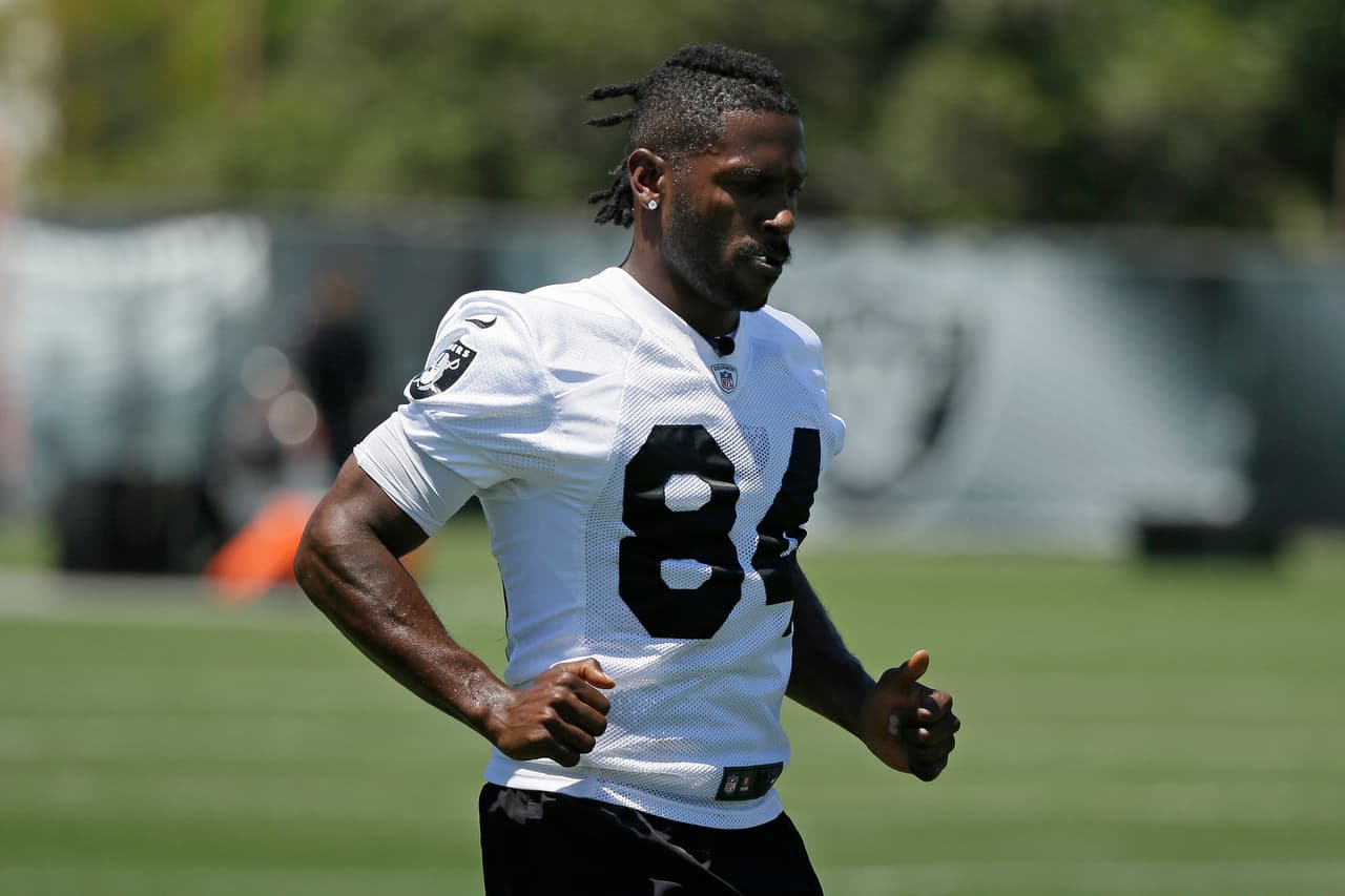 Antonio Brown entrena en solitario con los Buccaneers