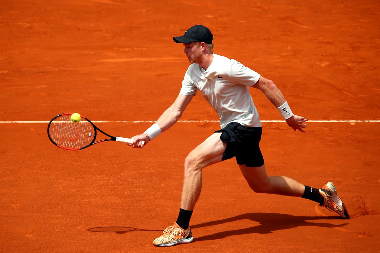 Para el tercer set, el británico cerró con más comodidad el juego a su favor con el parcial por 6-3.