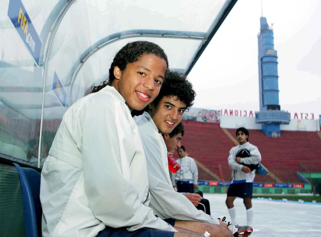 Para hablar de Giovani Dos Santos y su carrera tenemos que remontarnos a comienzos de milenio cuando llegó a La Masía del Barcelona tras un torneo amistoso en Francia.