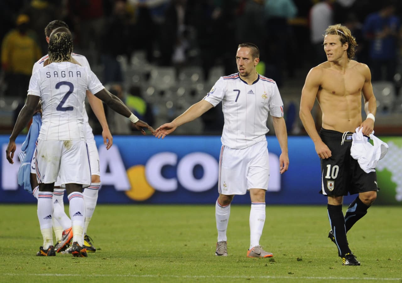 El primer partido para Uruguay, sin embargo, pasó por un empate sin goles contra Francia, que llegó como subcampeón de Alemania 2006.
