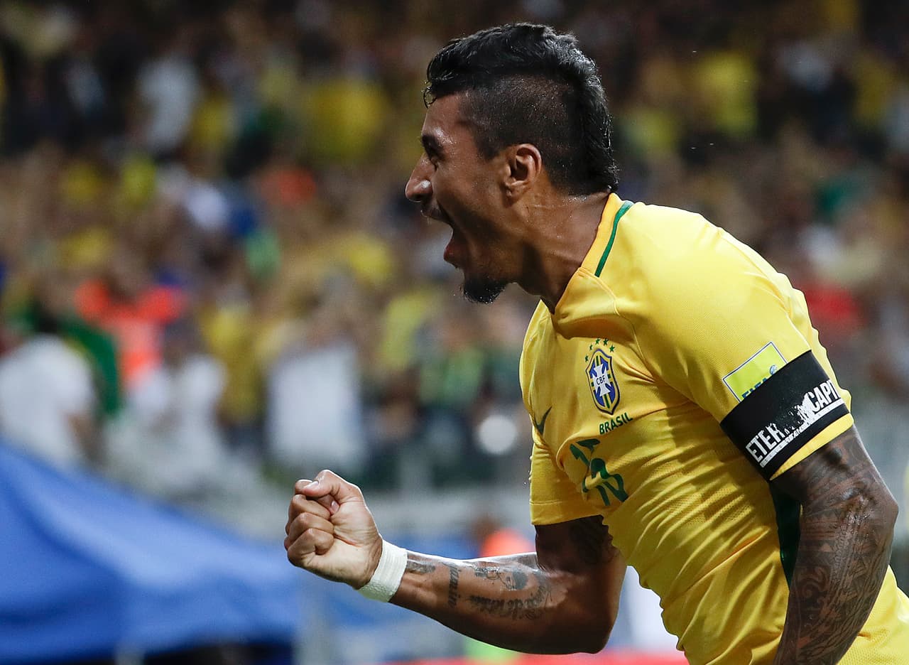 Poco antes, al propio Paulinho le habían sacado practicamente de la línea un remate de gol. Pablo Zabaleta salvó en esa jugada a los argentinos.