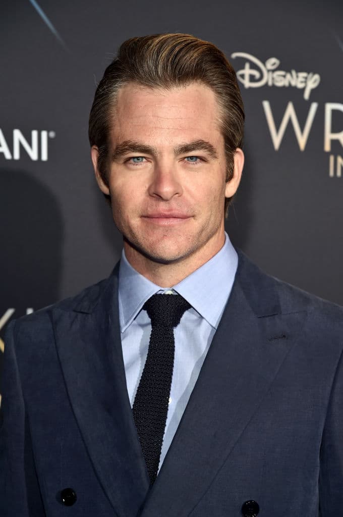 Pronto, las excentricidades de su cliente le llevan a una noche salvaje de aventuras, sexo y peligros que le hacen pensar que va a resultar muy complicado devolver el dinero que debe.
<br>