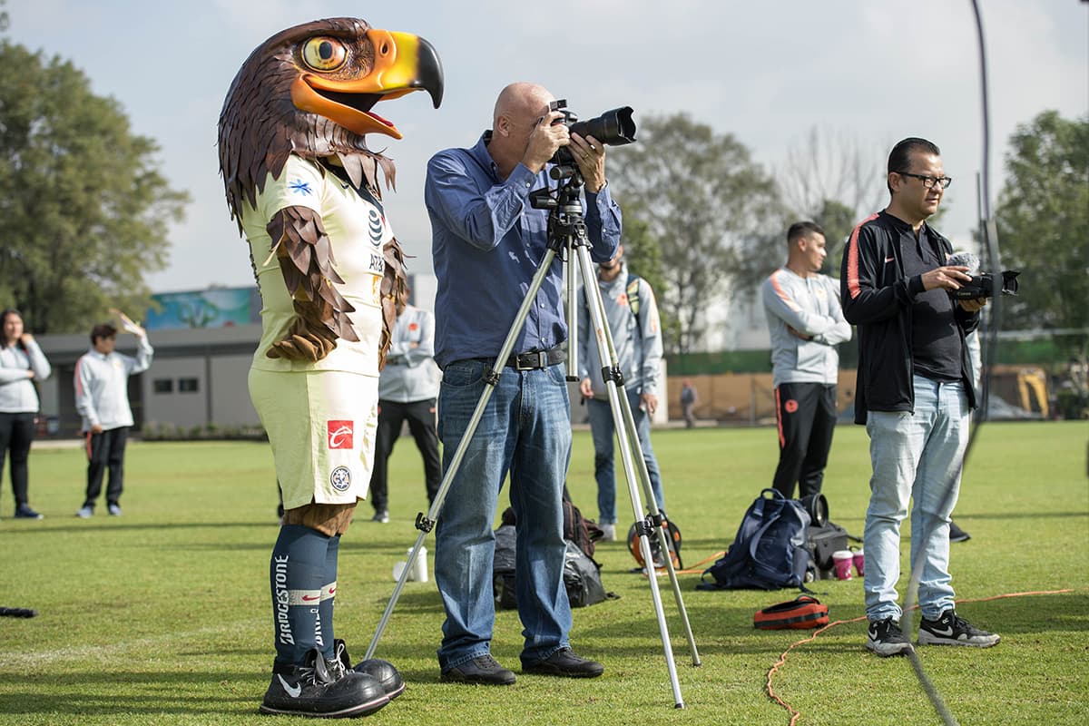 El fotógrafo ya estaba listo para las fotografías del plantel americanista.