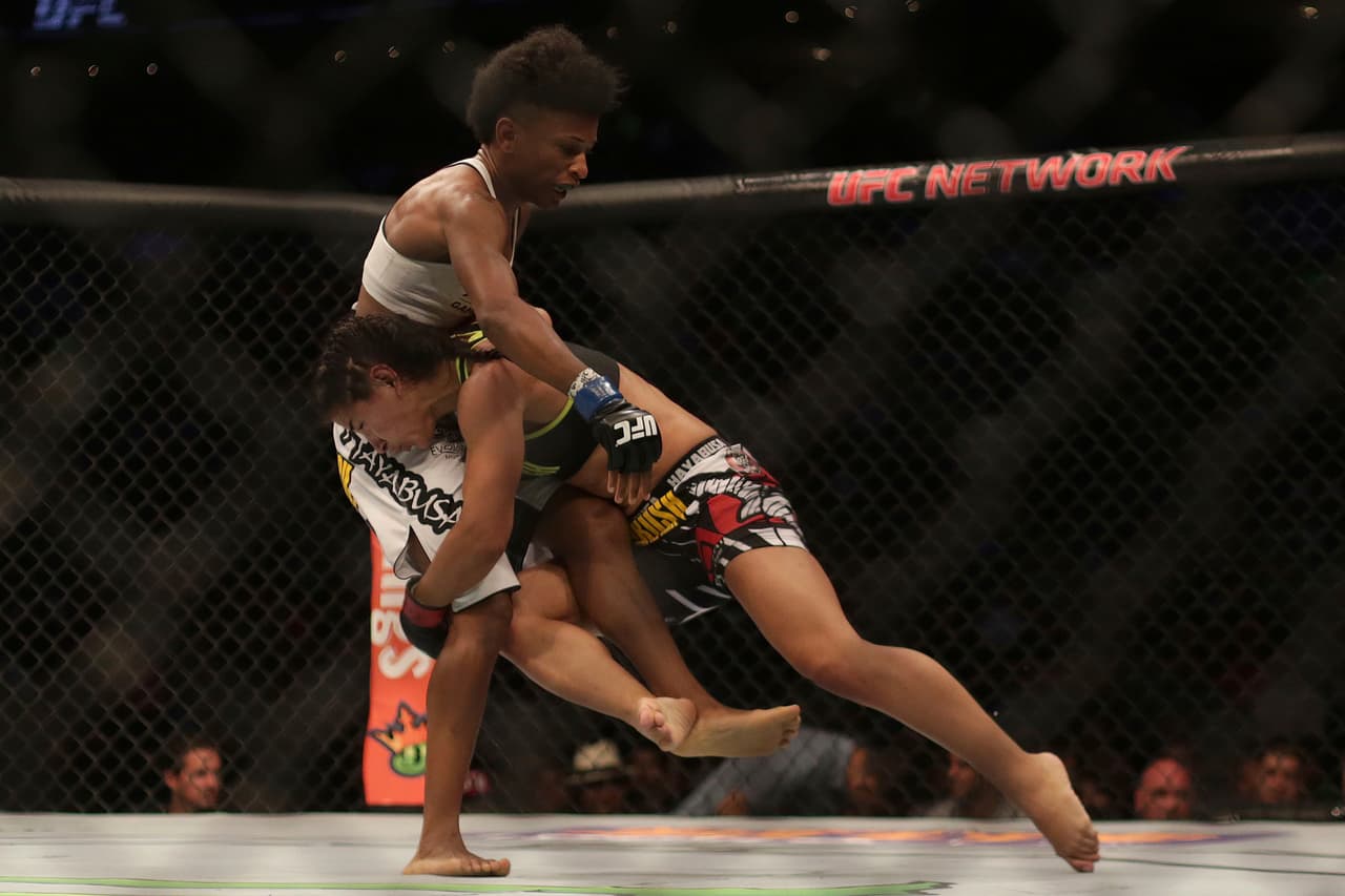 Aunque la pelea se fue hasta las últimas consecuencias la ganó por decisión unánime.