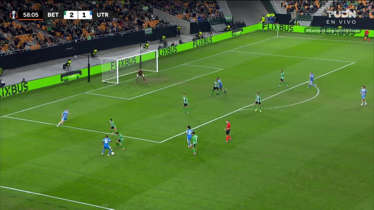 ¡GOL!  anota para FC Utrecht. Derry John Murkin