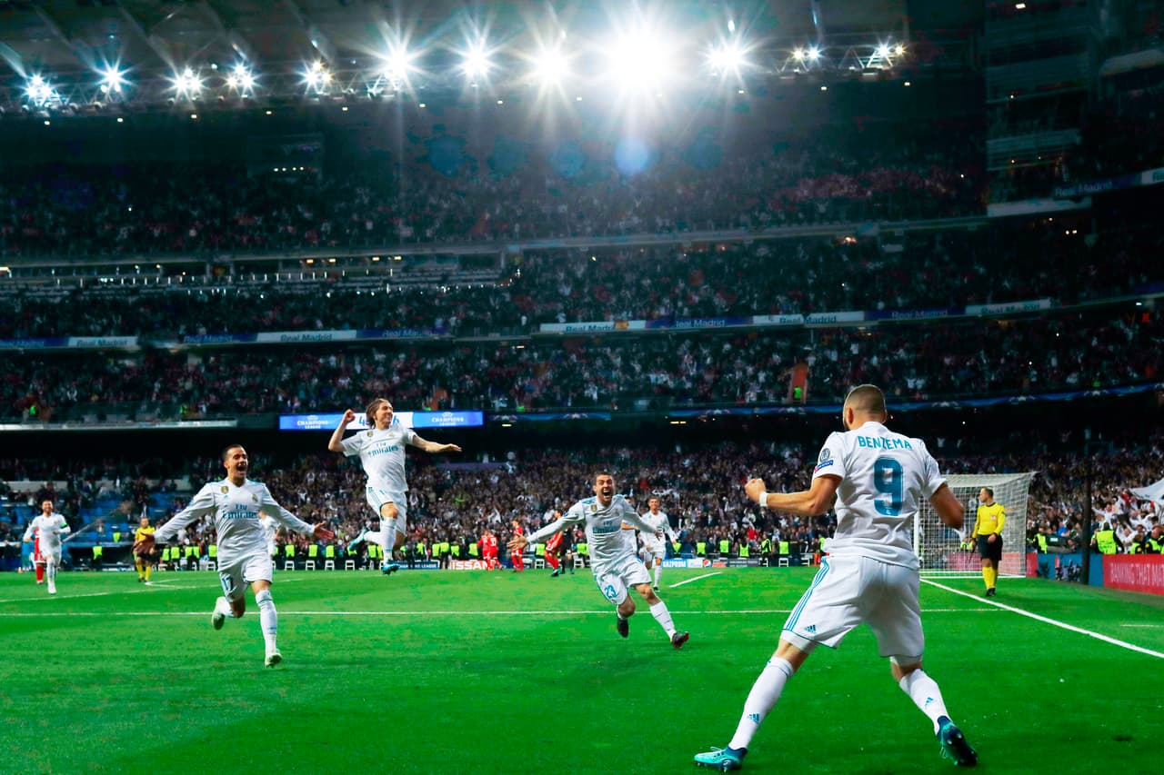 Real Madrid's French forward Karim Benzema (R) celebrates with Real Madrid's Spanish midfielder Lucas Vazquez (L), Real Madrid's Croatian midfielder Luka Modric (C) and Real Madrid's Croatian midfielder Mateo Kovacic after scoring a second goal during the UEFA Champions League semi-final second leg football match between Real Madrid and Bayern Munich at the Santiago Bernabeu Stadium in Madrid on May 1, 2018. (Photo by OSCAR DEL POZO / AFP) (Photo credit should read OSCAR DEL POZO/AFP/Getty Images)