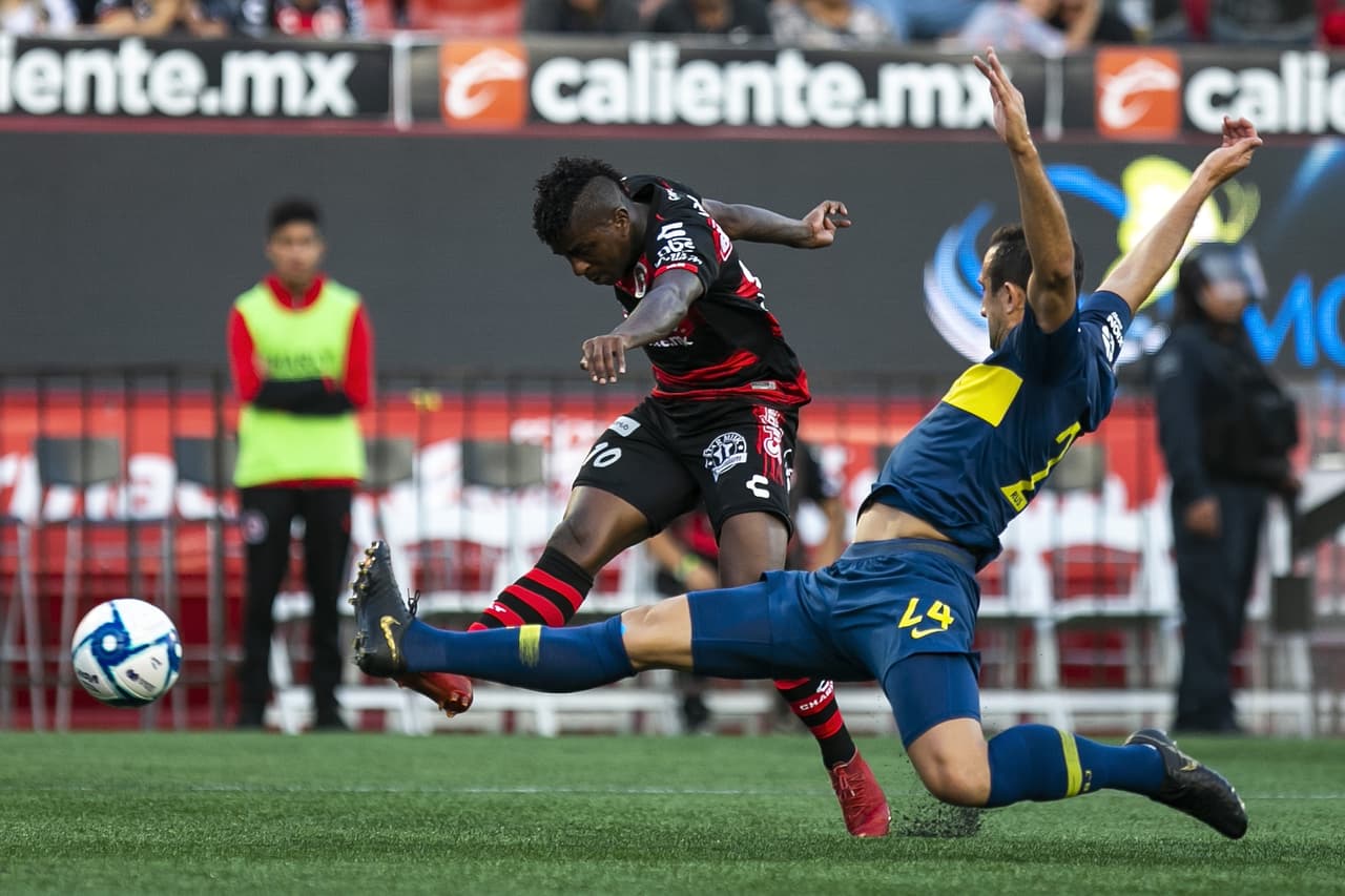Carlos Izquierdoz se matriculó este año en la escuela ‘Juan Héctor Guidi’ de Buenos Aires, que funciona en las aulas de la primaria de Lanús. De hecho fue Nicolás Russo, presidente del Granate, quien lo apoyó para inscribirse.