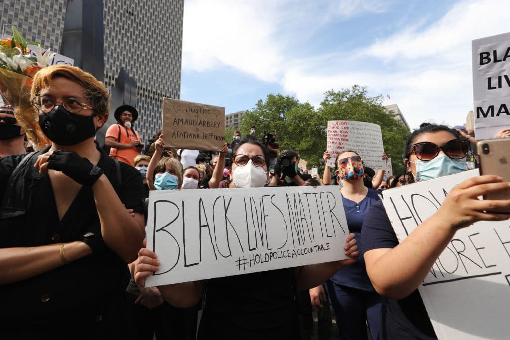 Minnesota esta en en huelga luego de que la policía de Minneapolis asesinara a George Floyd, lo que muchos no saben es que George fue un reconocido tight end en el equipo de su escuela en Jack Yates High School.