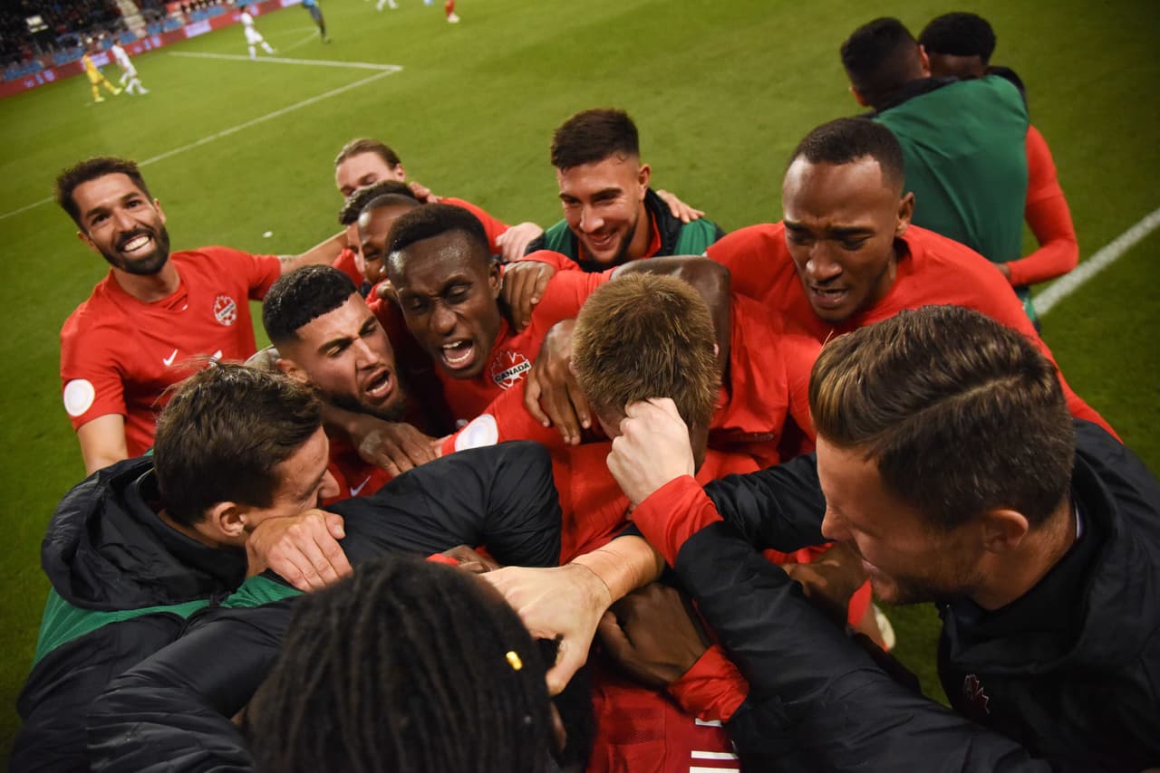 Con goles de Davies y Lucas Cavallini, el combinado de EEUU cayó 2-0 ante Canadá.