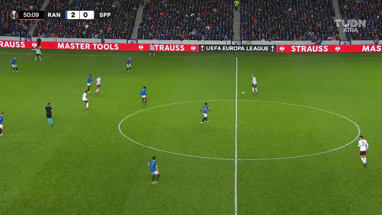 ¡TIRO ATAJADO! disparo por Ryan Kent.