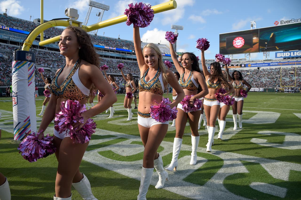 Son hermosas, tienen energía y sus bailes le dan alegría al ambiente en los estadios de la NFL: sin duda, las porristas tienen un papel muy especial para el espectáculo del fútbol americano.