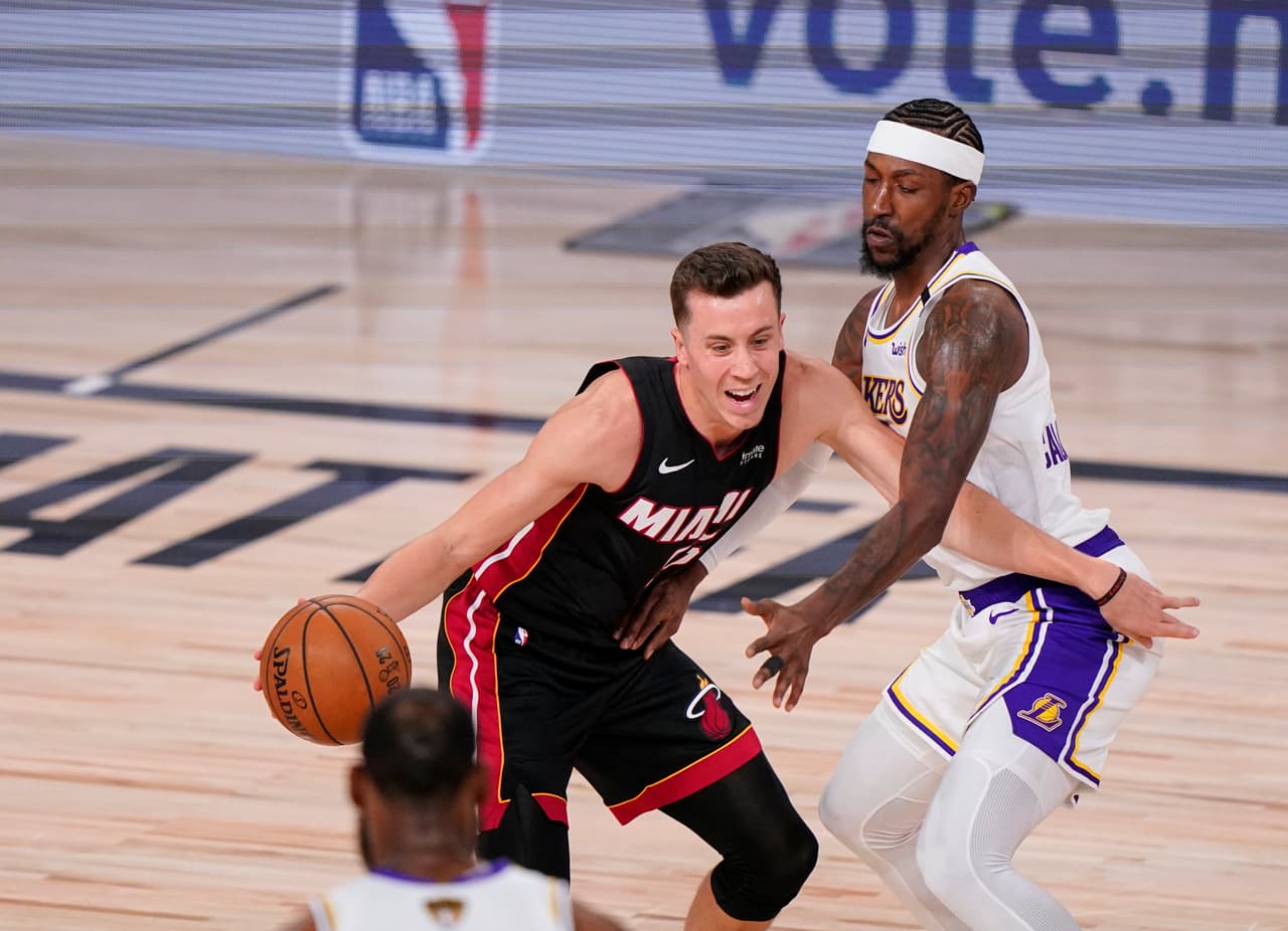 Miami Heat consigue la hazaña de vencer a los Lakers 104-115 sin dos jugadores titulares, Jimmy Butler sale inspirado, anota 40 puntos y consigue su primer triple doble en Finales de NBA.