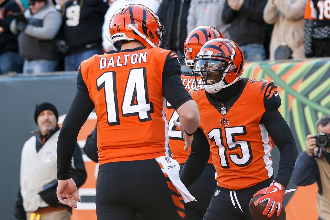Los Bengals (5-4) anotaron pronto. A falta de 1:56 en el primer lapso, Andy Dalton lanzó pase de anotación a John Ross (15) de 2 yardas para igualar 7-7. Y luego se secó la ofensiva de los locales.
