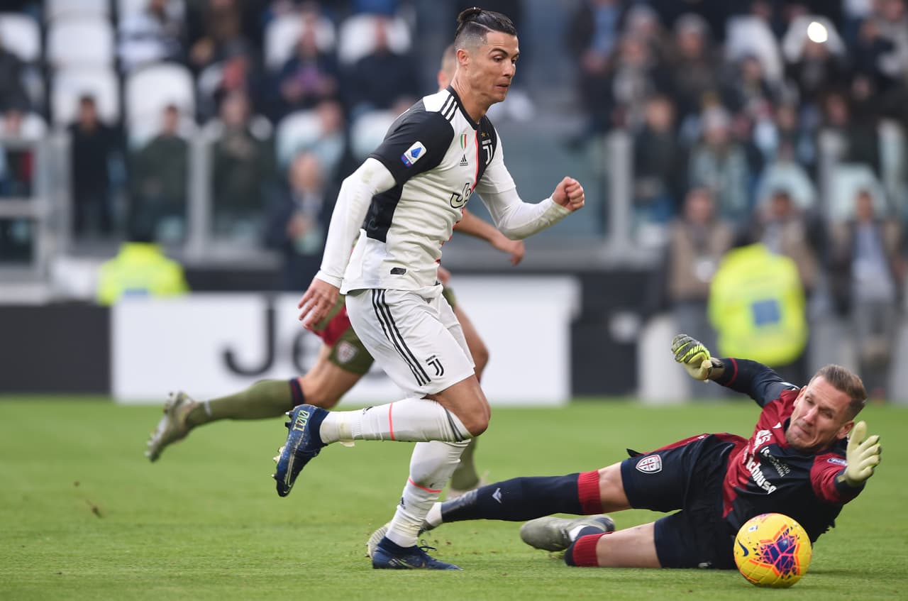 El delantero de la Juventus apenas lució este nuevo 'look' tras iniciar el 2020, pues así jugó se presentó a su primer juego del año el 6 de enero cuando la Vecchia Signora goleó 4-0 al Cagliari ¿El portugués le habrá copiado a 'Guti'?
