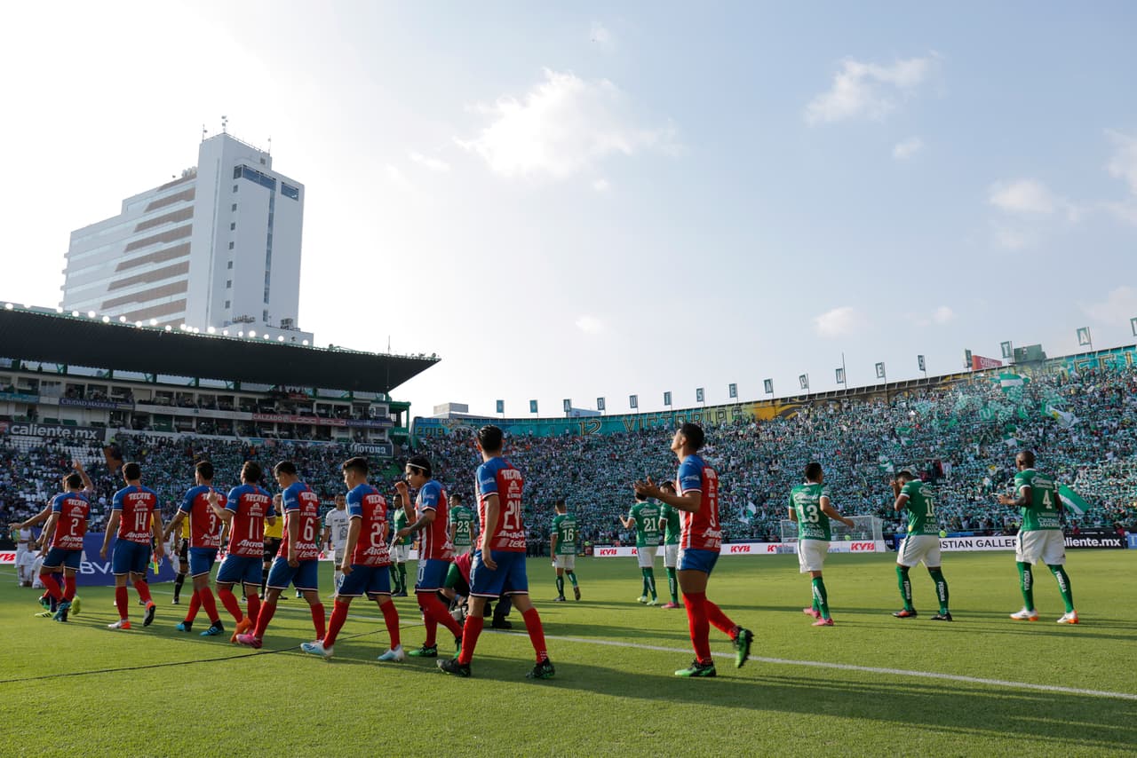 Otro de los juegos más esperados era entre León y Chivas con un lleno total en el inmueble de los Esmeraldas.
