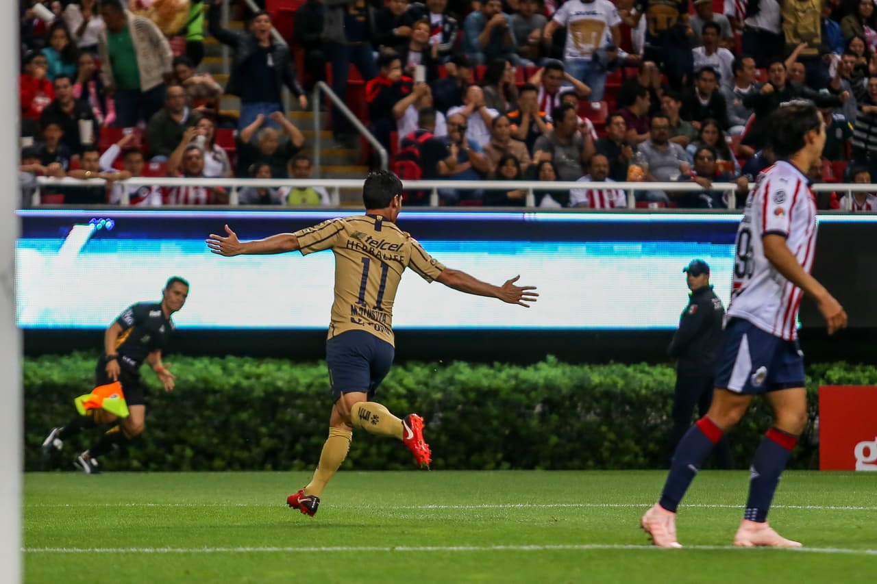 Tan solo transcurrieron dos minutos de partido y Alustiza ya había puesto por delante 1-0 a los Pumas, acallando el ánimo en el Estadio Akron.