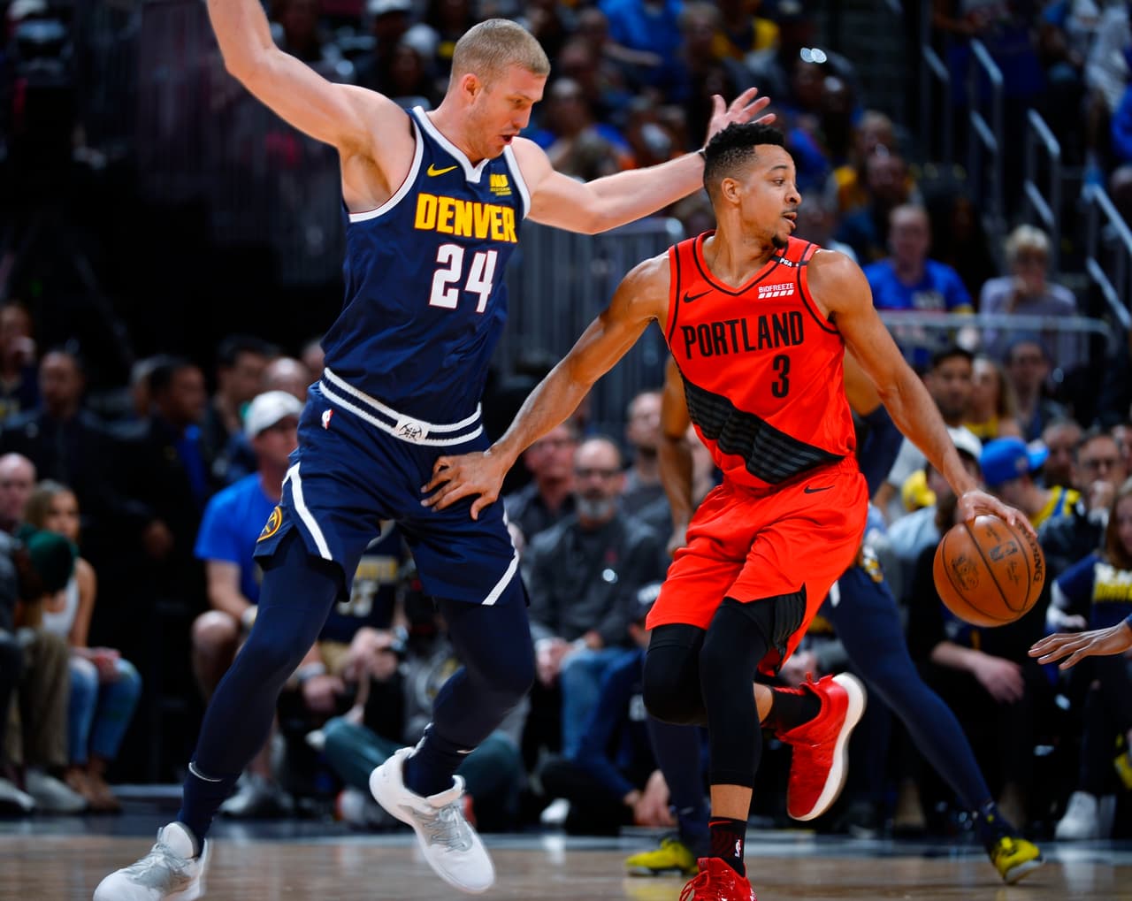 Por parte de los Portland Trail Blazers fue su estelar guardia CJ McCollum (3) quien llegó a salvar la noche y la eliminatoria, con 37 puntos, su cuarto mejor registro en Playoffs. Se fue 17 de 29 en tiros de campo y consiguió con segundos la canasta que despegó a Portland de Denver.
