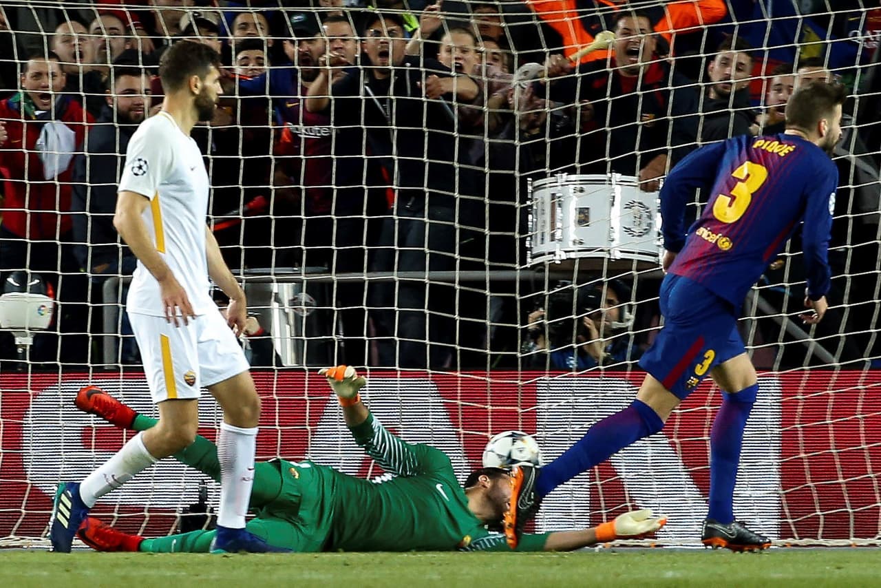 En el minuto 59 llegó el tercero para los locales. Esta vez por medio de Piqué y su pierna derecha.