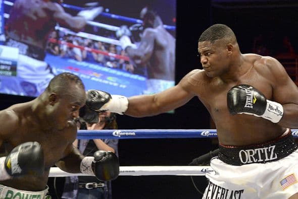 En la pelea estelar el cubano Luis Ortiz derrotó a Lateef Kayode en una polémica decisión del referí.