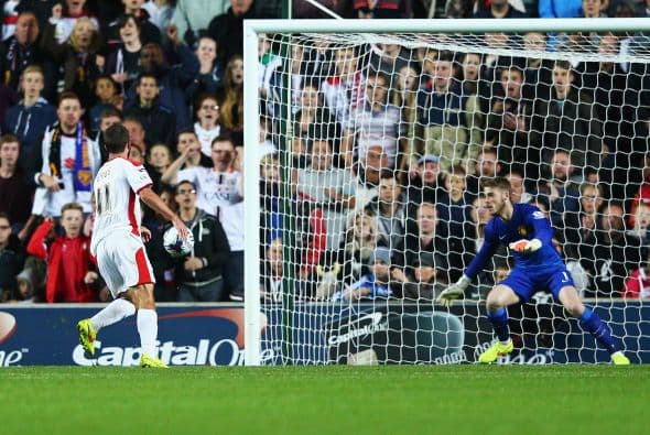 Se jugaba el minuto 25 cuando el cuadro local abriría el marcador con una buena definición de William Grigg.