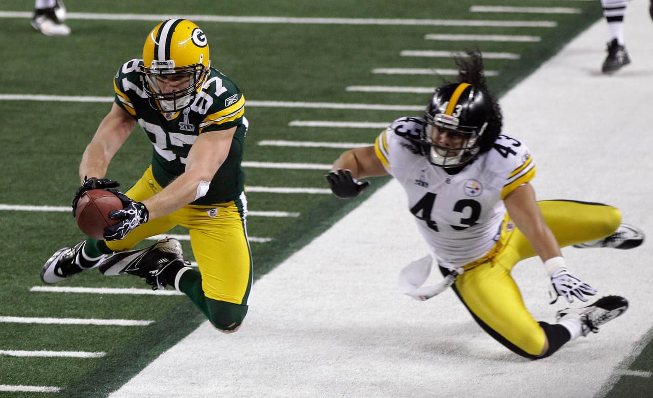 Green Bay Packers' Jordy Nelson (87) tries to stay inbounds as defender Pittsburgh Steelers' Troy Polamalu looks on during the second half of the NFL Super Bowl XLV football game Sunday, Feb. 6, 2011, in Arlington, Texas. (AP Photo/Marcio Jose Sanchez)