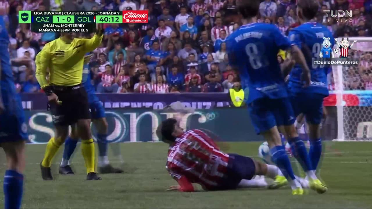 ¡Piovi y Ledezma se van a las manos y otra vez se detiene el Cruz Azul vs Chivas por bronca!