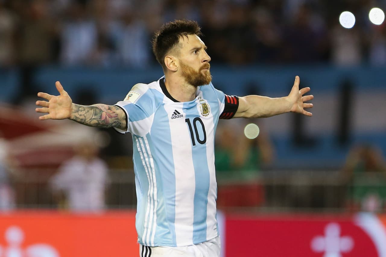 Lionel Messi suma 10 partidos jugados en tres mundiales, Alemania 2006, Sudáfrica 2010 y Brasil 2014. En caso que Argentina llegue hasta las semifinales y Messi juegue en todos los partidos, ‘La Pulga’ sumaría siete duelos más y llegaría a los 22 juegos.