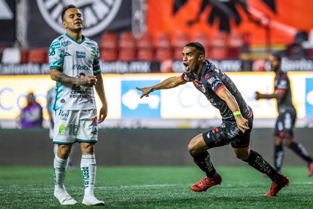 Los Xolos vencieron a ‘La Fiera’ en la frontera | El conjunto de Ambriz sufrió su tercer descalabro en el Guard1anes 2021; los fronterizos dormirán esta noche en la cima.