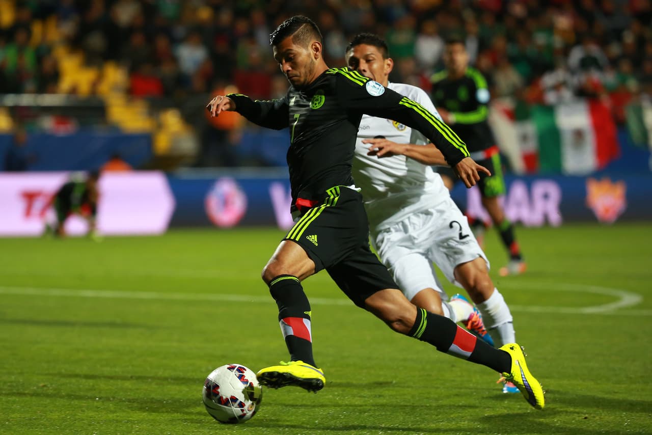 8 Jesús Corona tomó la responsabilidad ofensiva del equipo mexicano y lo hizo bien, pero se extrañó un socio que explotara su capacidad y sus desbordes por las bandas.