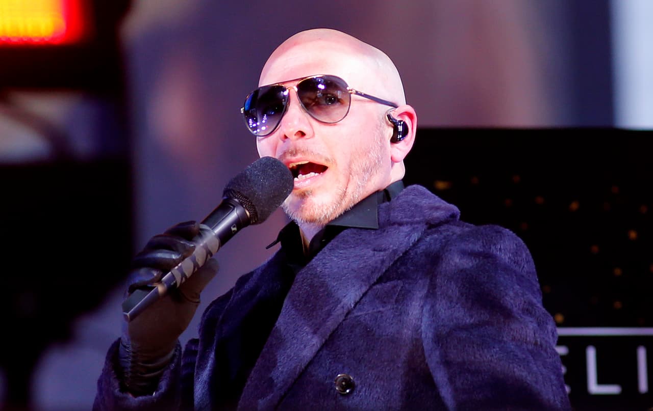 Pitbull compra escudería de NASCAR y hará dupla con mexicano