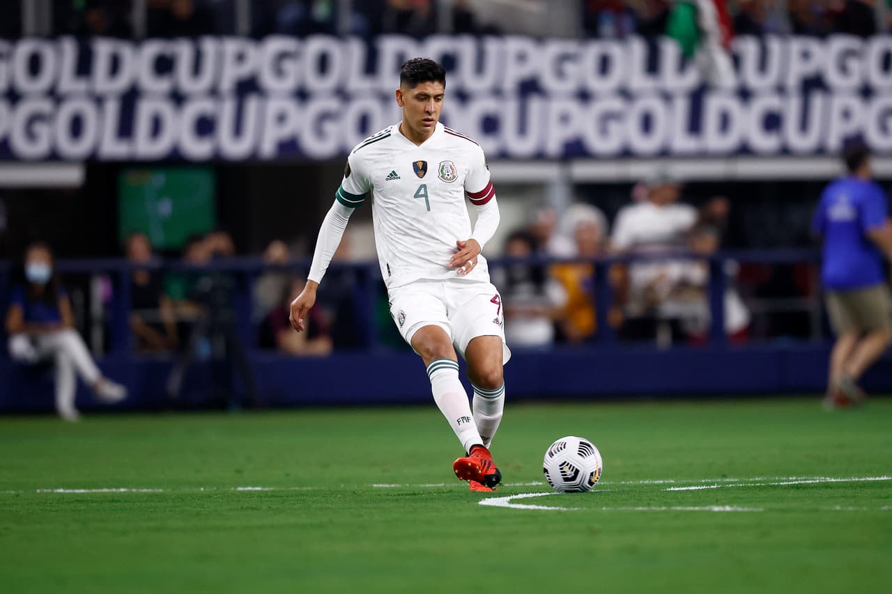 Rennes sube la oferta por Edson Álvarez a 20 millones de euros