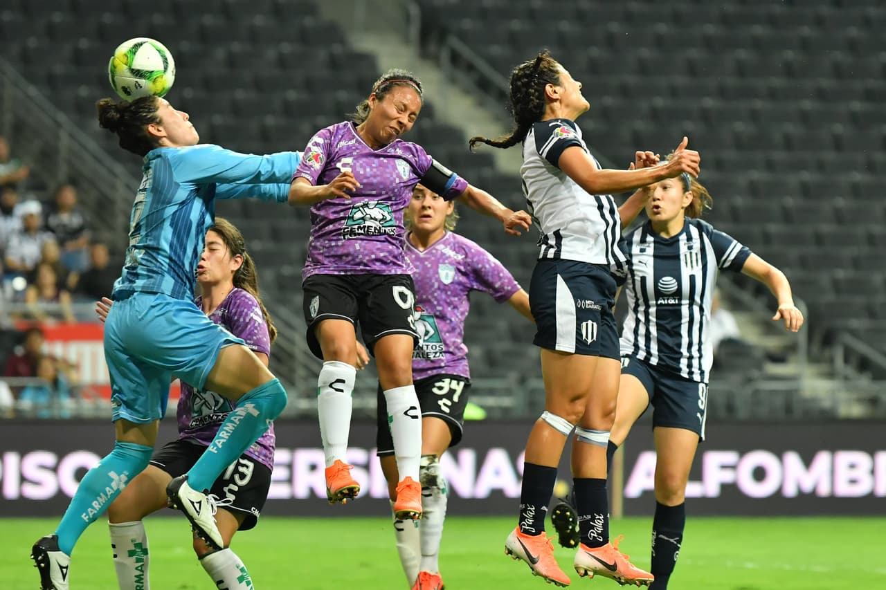 Y con este desvío o 'peinada' en el área por parte de Rebeca Bernal, las Rayadas emparejaban el marcador global 3-3.