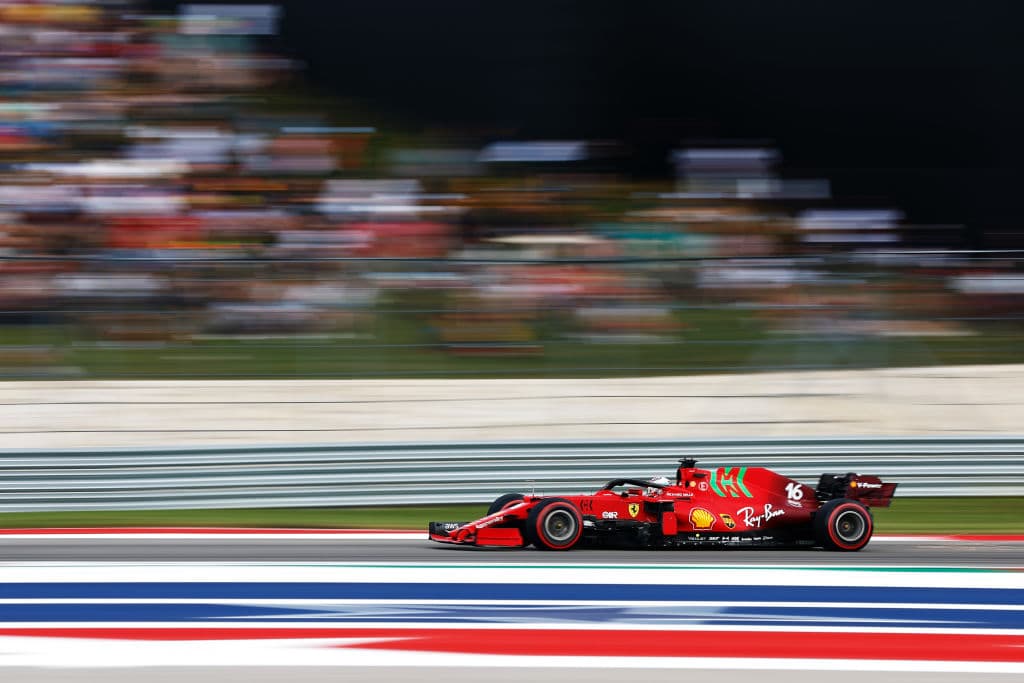 El piloto mexicano de Red Bull, Sergio Pérez, se quedó muy cerca de obtener su primera pole position en la Fórmula 1 este sábado durante la calificación para el Gran Premio de Estados Unidos de este domingo. El líder del mundial de F1 y compañero de equipo de 'Checho' Pérez, Max Verstappen, consiguió la pole en el que saldrá por delante del vigente campeón, el británico Lewis Hamilton, de Mercedes.