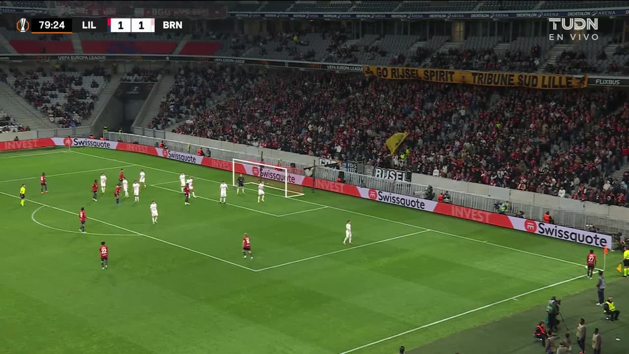 ¡GOL!  anota para Lille. Olivier Giroud