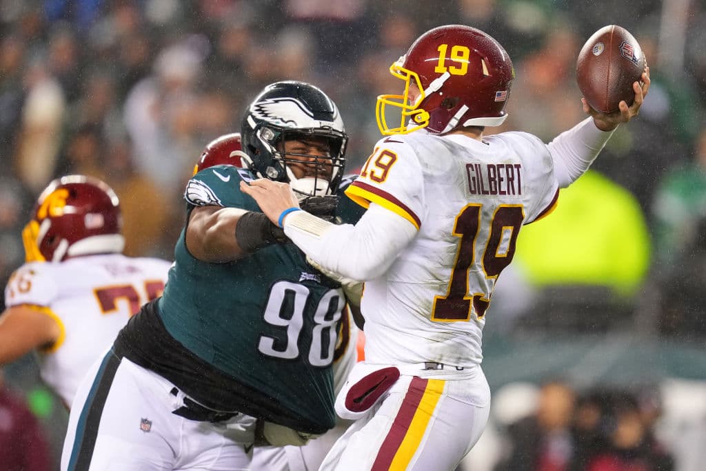 Los Angeles Rams dominan a los Seahawks en casa y les pegan 10-20, mientas Philadelphia continúa por la pelea en los Wildcards y vencen a Washington 17-27.