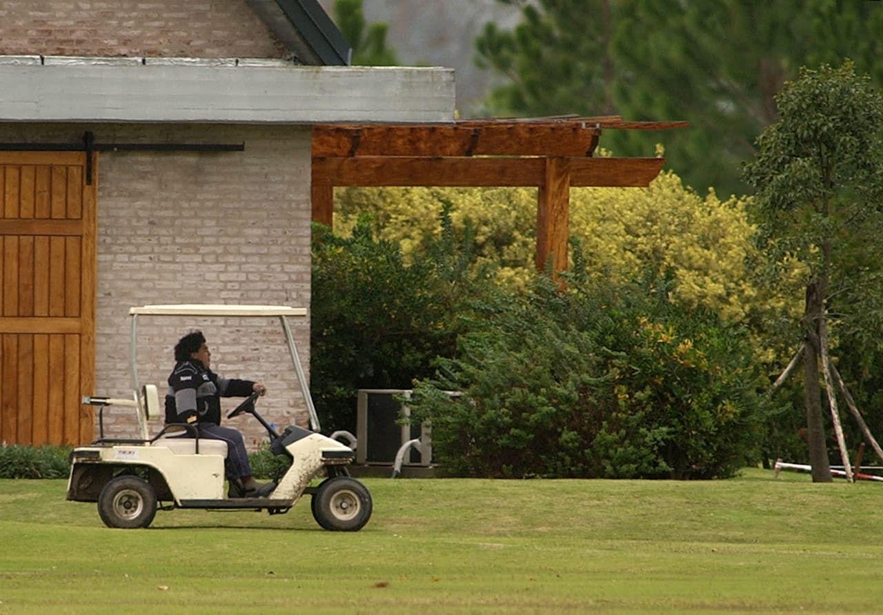 El argentino pidió a los presentes encender las luces de sus carros para poder hacerlo y duró hasta el día siguiente, por lo que para ir al encuentro tuvieron que hacerlo en helicóptero.