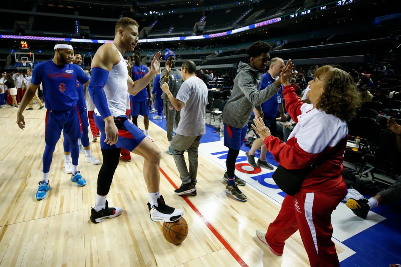Previo al partido contra los Dallas Mavericks de Luka Doncic, el equipo de Detroit reconoció la duela de la Ciudad de México.