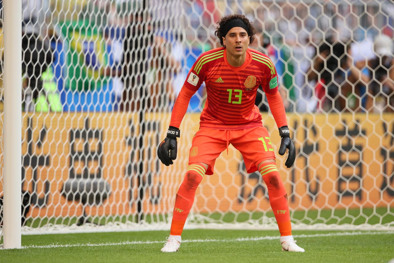 De hecho, jugando su segundo Mundial en Rusia 2018, Memo volvió a dar clases de cómo atajar bajo los tres palos siendo figura del Tri.