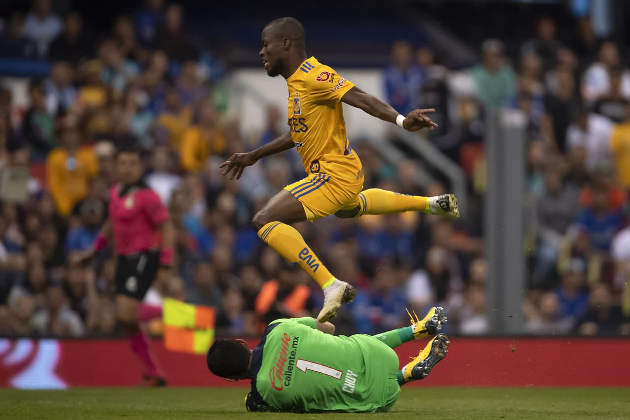 Jesús Corona estuvo atento y a tiempo para evitar el empate de Enner Valencia.