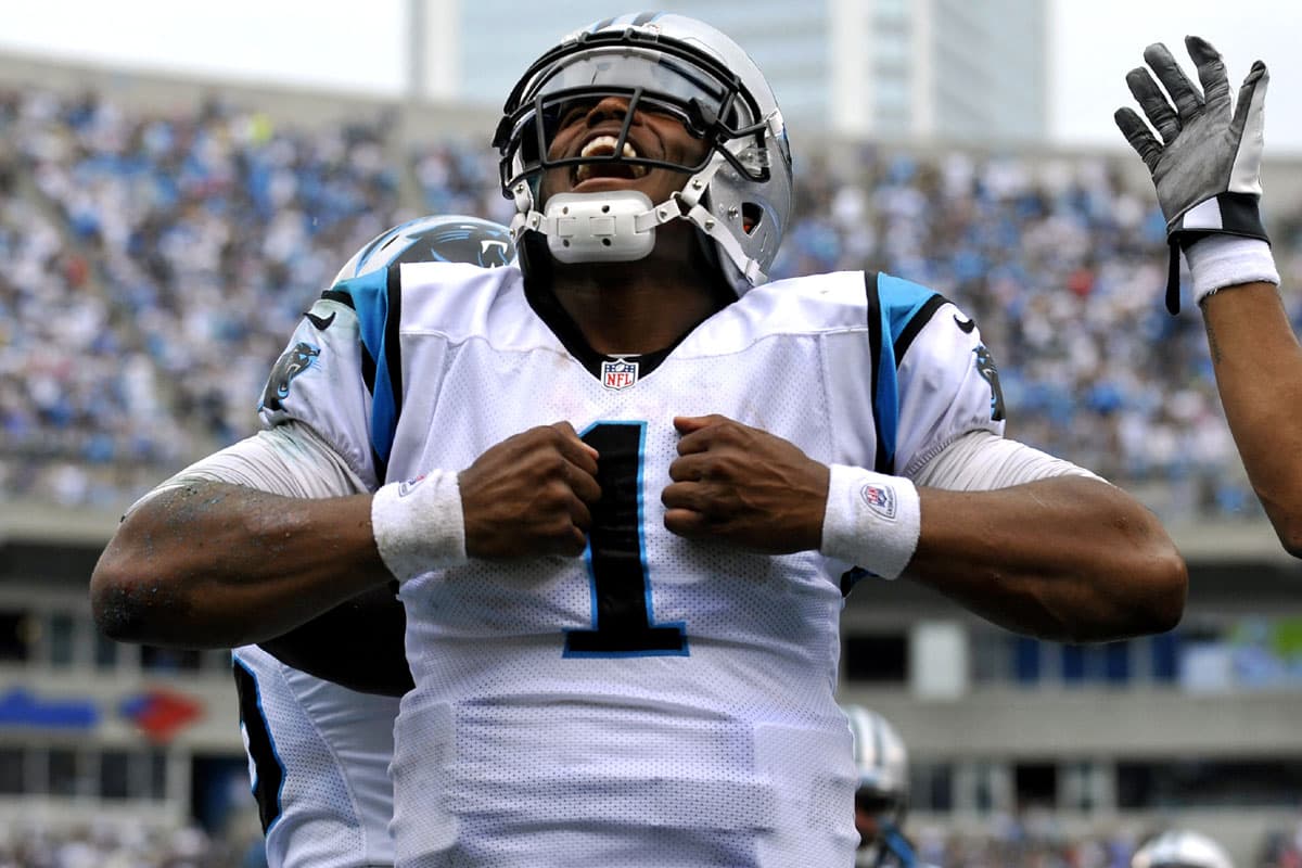 ... el físico de Cam Newton (AP-NFL).