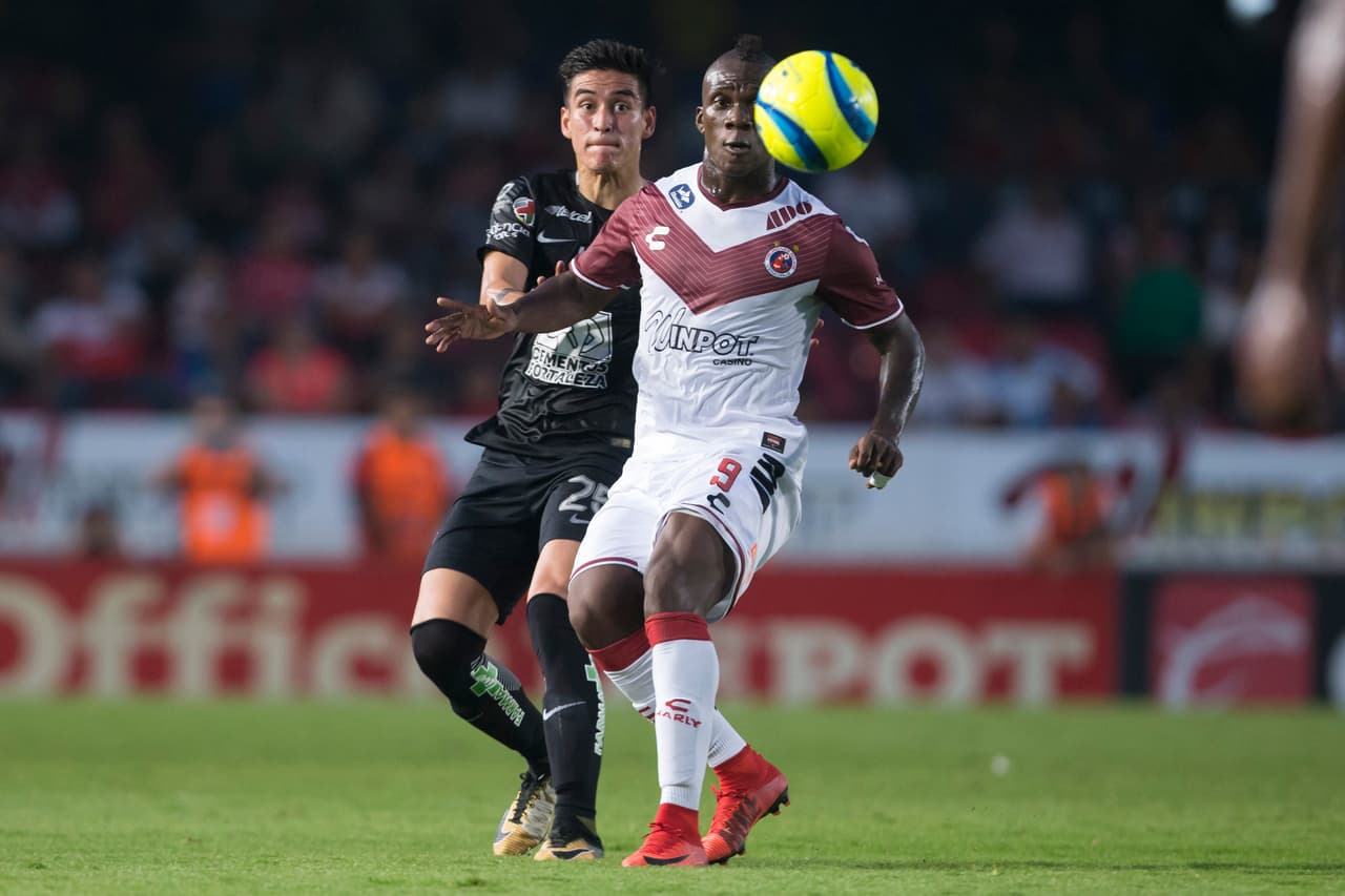 Veracruz salió con la iniciativa para el segundo tiempo con la idea de remontar el marcador para no dejar escapar puntos frente a su público.